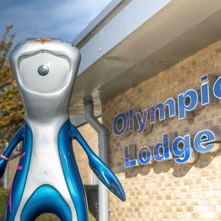 The Olympic Lodge Aylesbury  Extérieur photo