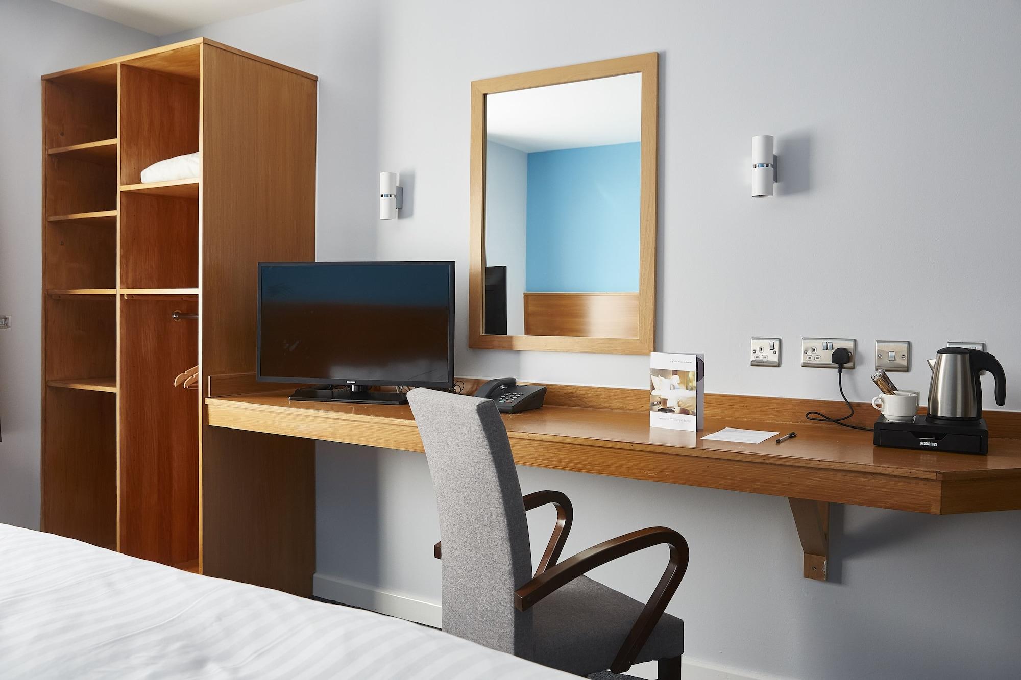 The Olympic Lodge Aylesbury  Extérieur photo
