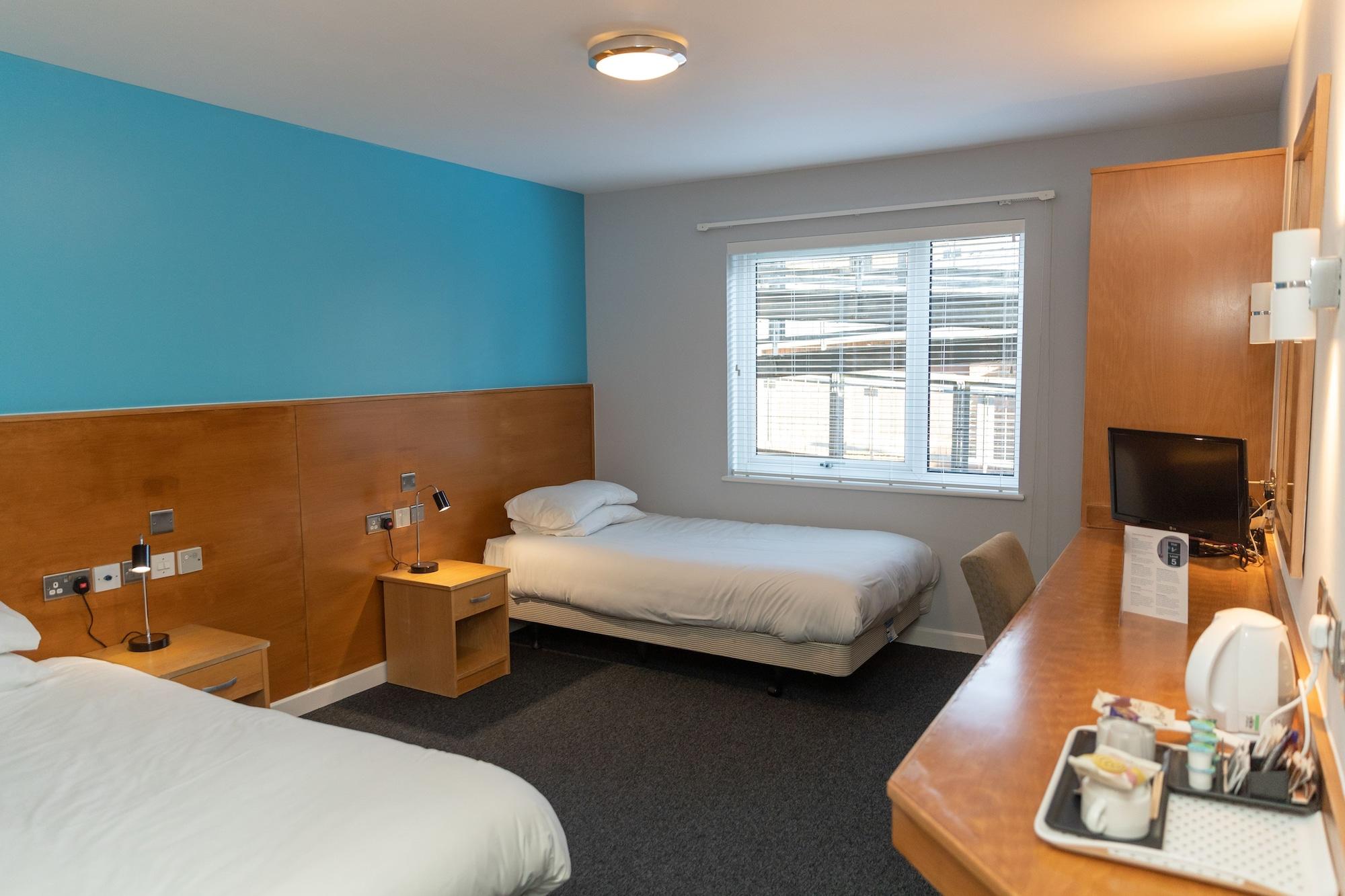 The Olympic Lodge Aylesbury  Extérieur photo