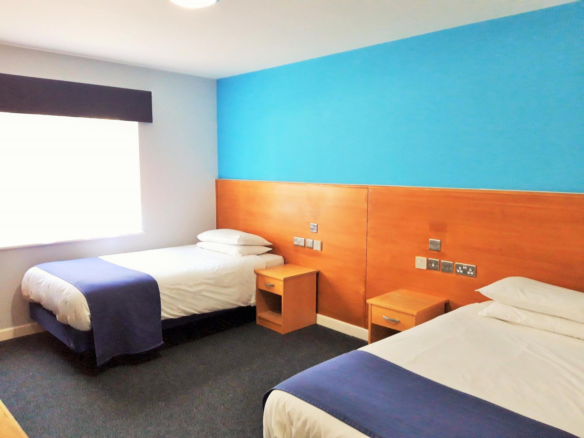 The Olympic Lodge Aylesbury  Extérieur photo