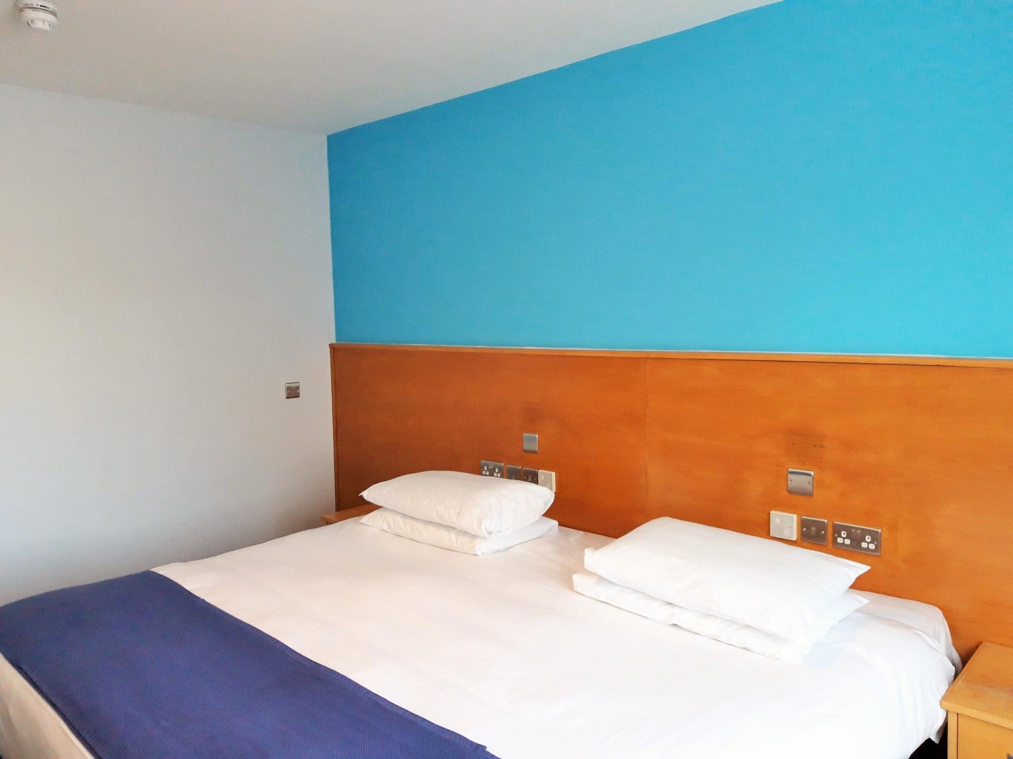 The Olympic Lodge Aylesbury  Extérieur photo