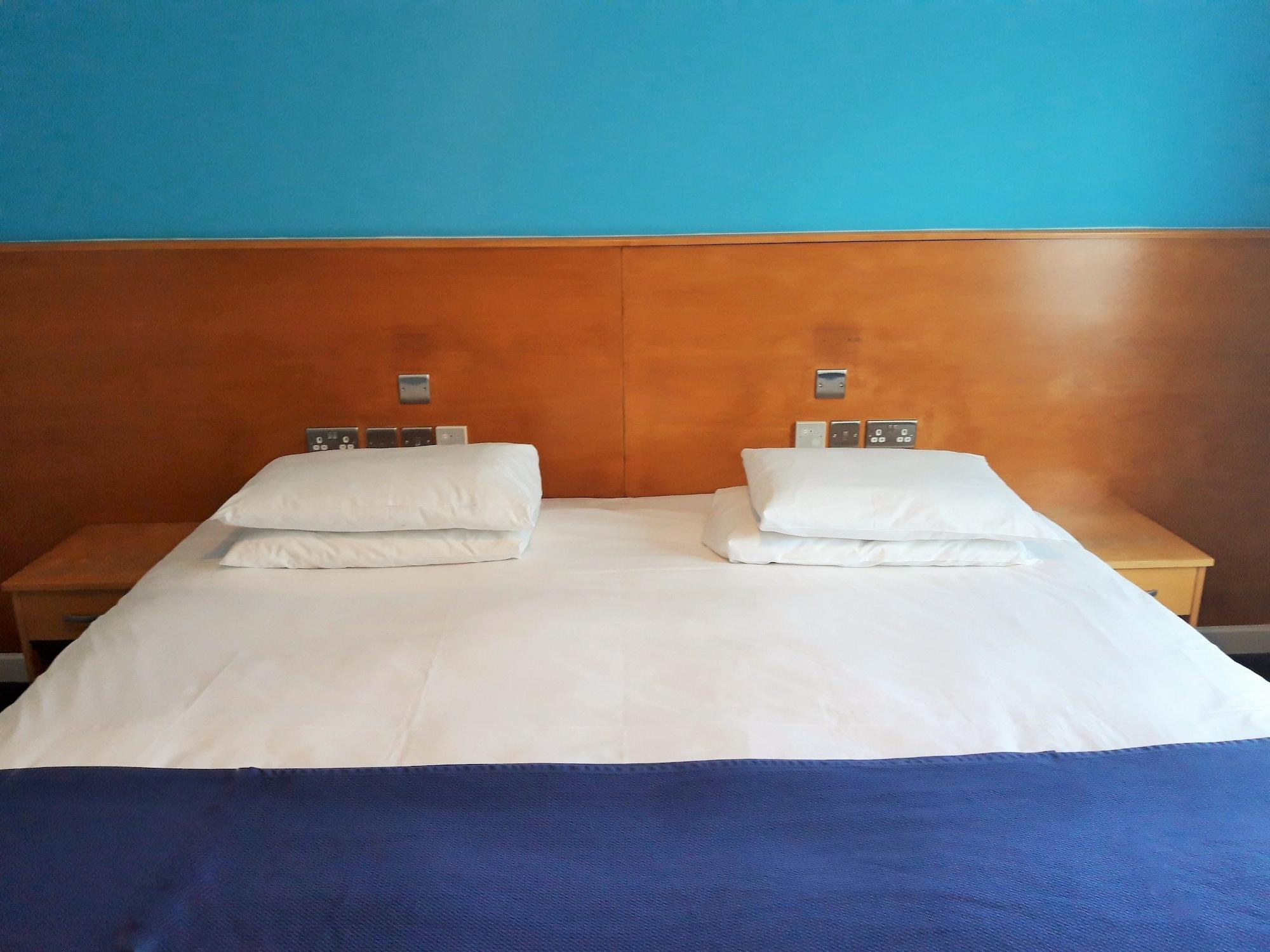 The Olympic Lodge Aylesbury  Extérieur photo