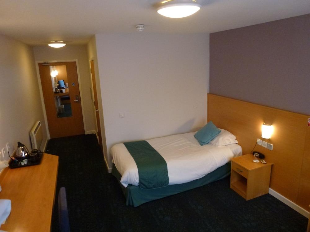 The Olympic Lodge Aylesbury  Extérieur photo