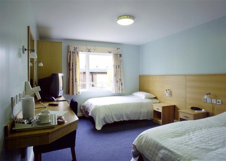 The Olympic Lodge Aylesbury  Extérieur photo