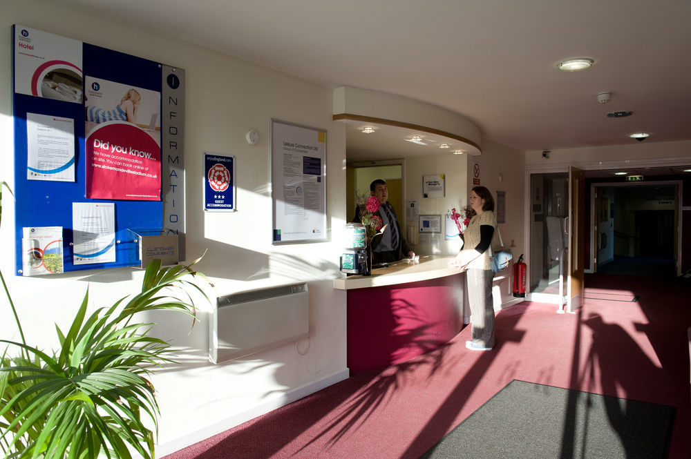 The Olympic Lodge Aylesbury  Extérieur photo