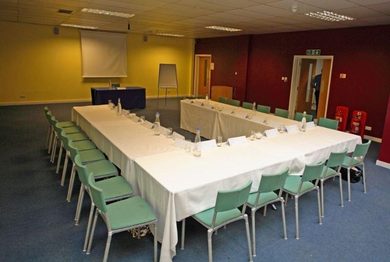 The Olympic Lodge Aylesbury  Extérieur photo