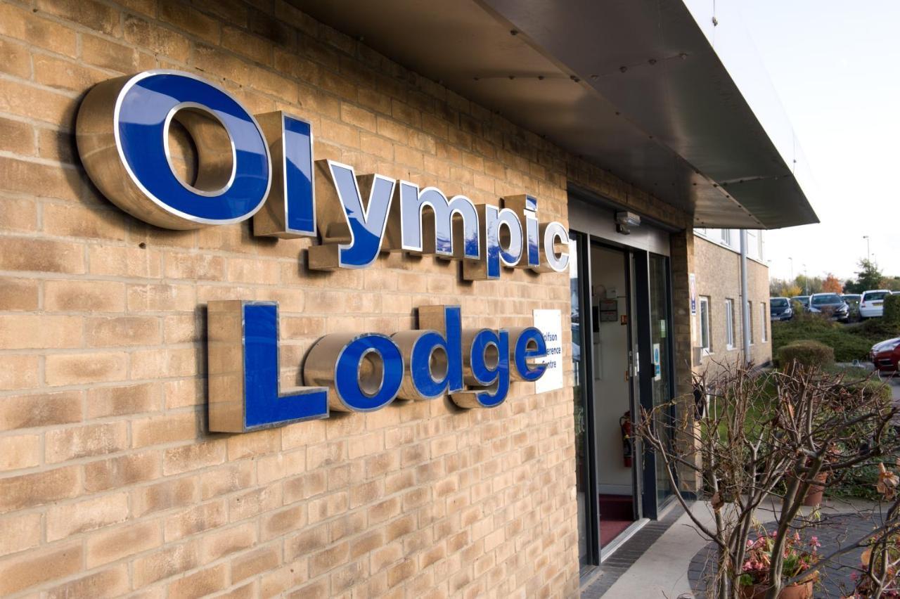 The Olympic Lodge Aylesbury  Extérieur photo