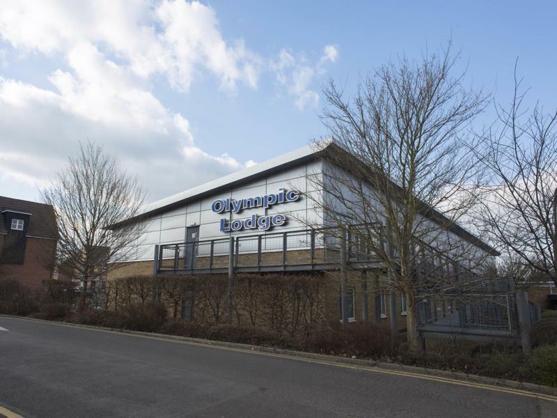 The Olympic Lodge Aylesbury  Extérieur photo