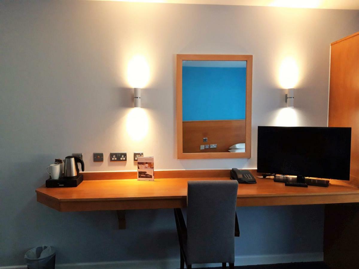 The Olympic Lodge Aylesbury  Extérieur photo